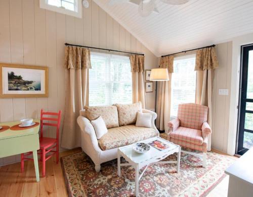 Sandpiper Cottage with Garden View