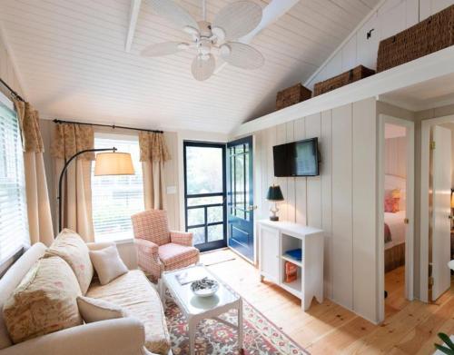 Sandpiper Cottage with Garden View
