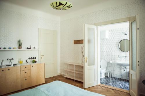 Standard Apartment (Revoir)