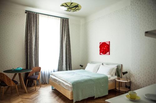 Standard Apartment (Revoir)