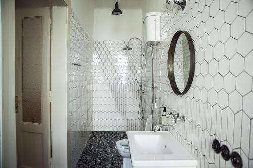 Standard Apartment (Revoir)