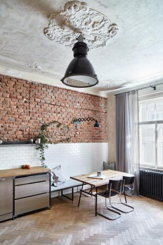 Superior Apartment (Savage)