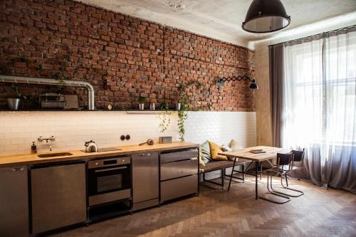 Superior Apartment (Savage)