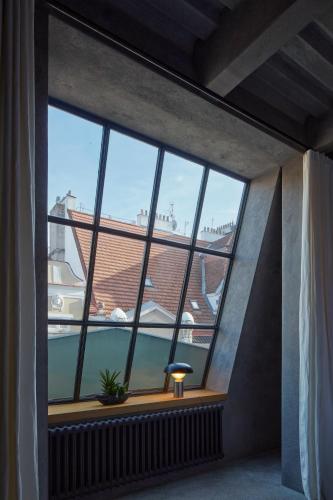 Apartment with Balcony (Sage)