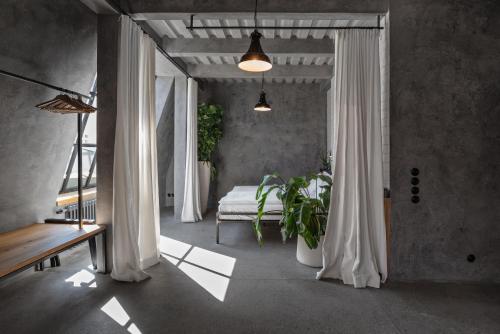 Apartment with Balcony (Sage)