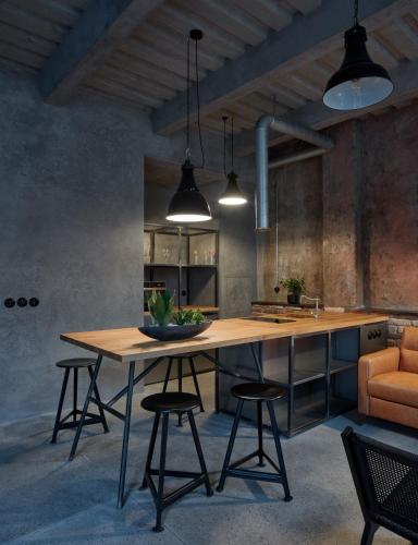 Apartment with Balcony (Sage)