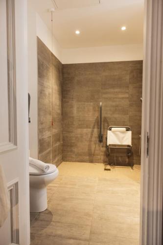 Queen Room – Disability Access