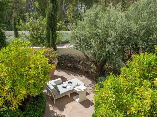 Two-Bedroom Apartment with One King Bed, Two Single Beds and Private Garden
