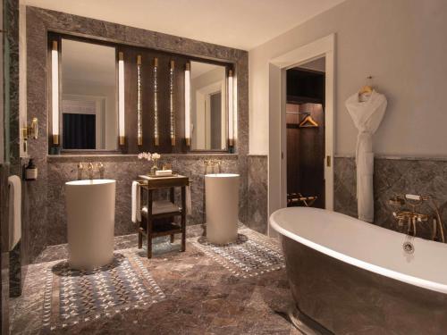 Two-Bedroom Suite with One King Bed, Two Single Beds, Forest View and Terrace
