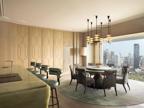 Rattanakosin Suite 1 King, High Floor, Park View