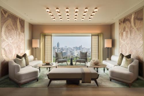Rattanakosin Suite 1 King, High Floor, Park View