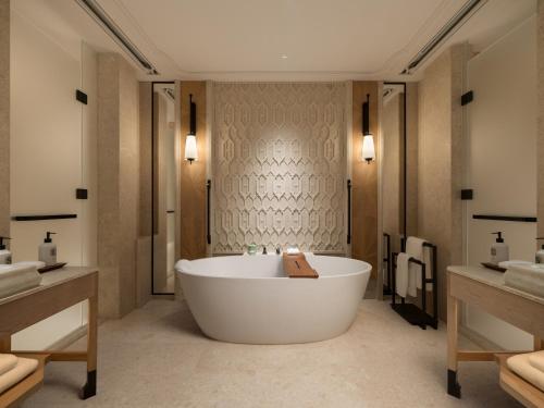 Rattanakosin Suite 1 King, High Floor, Park View