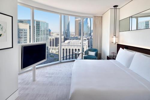Executive Suite Sky View - Ultimate Staycation with At The Top Tickets Burj Khalifa