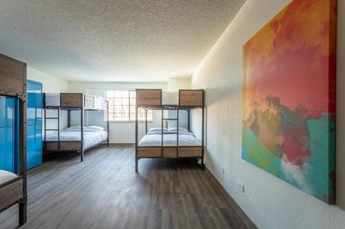 Explorer Room with Three Queen Bunk Beds - Non-Smoking