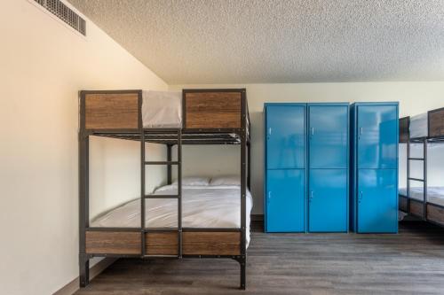 Explorer Room with Three Queen Bunk Beds - Non-Smoking