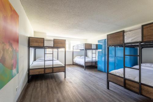 Explorer Room with Three Queen Bunk Beds - Non-Smoking