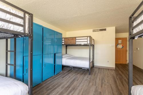Explorer Room with Three Queen Bunk Beds - Non-Smoking