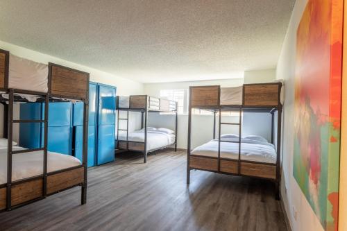 Explorer Room with Three Queen Bunk Beds - Non-Smoking