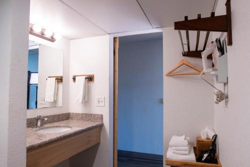 Deluxe Peaceful King Room with Interior Entry - Non-Smoking