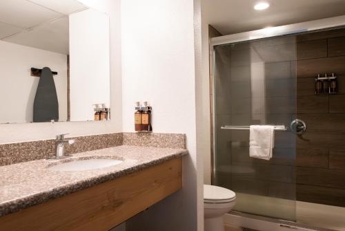 Deluxe Queen Room with Two Queen Beds and Interior Entry - Non-Smoking