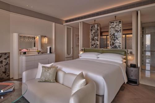 Classic King Room with Bund View