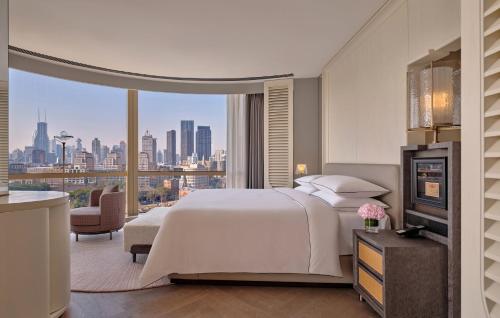 Seagull Suite with Bund View