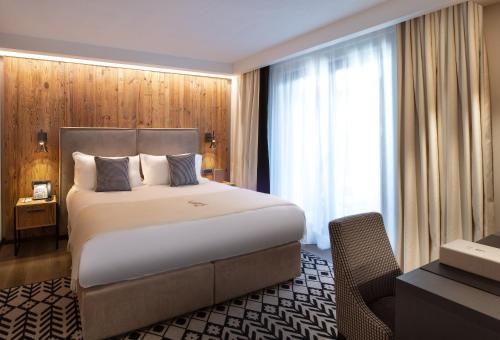 Deluxe Double Room (2 Adults + 1 Child)