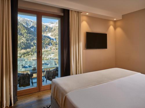 Suite with Mountain View