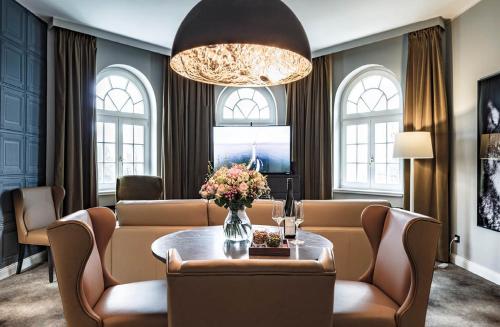Superior King Suite
