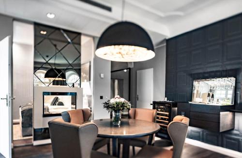 Superior King Suite