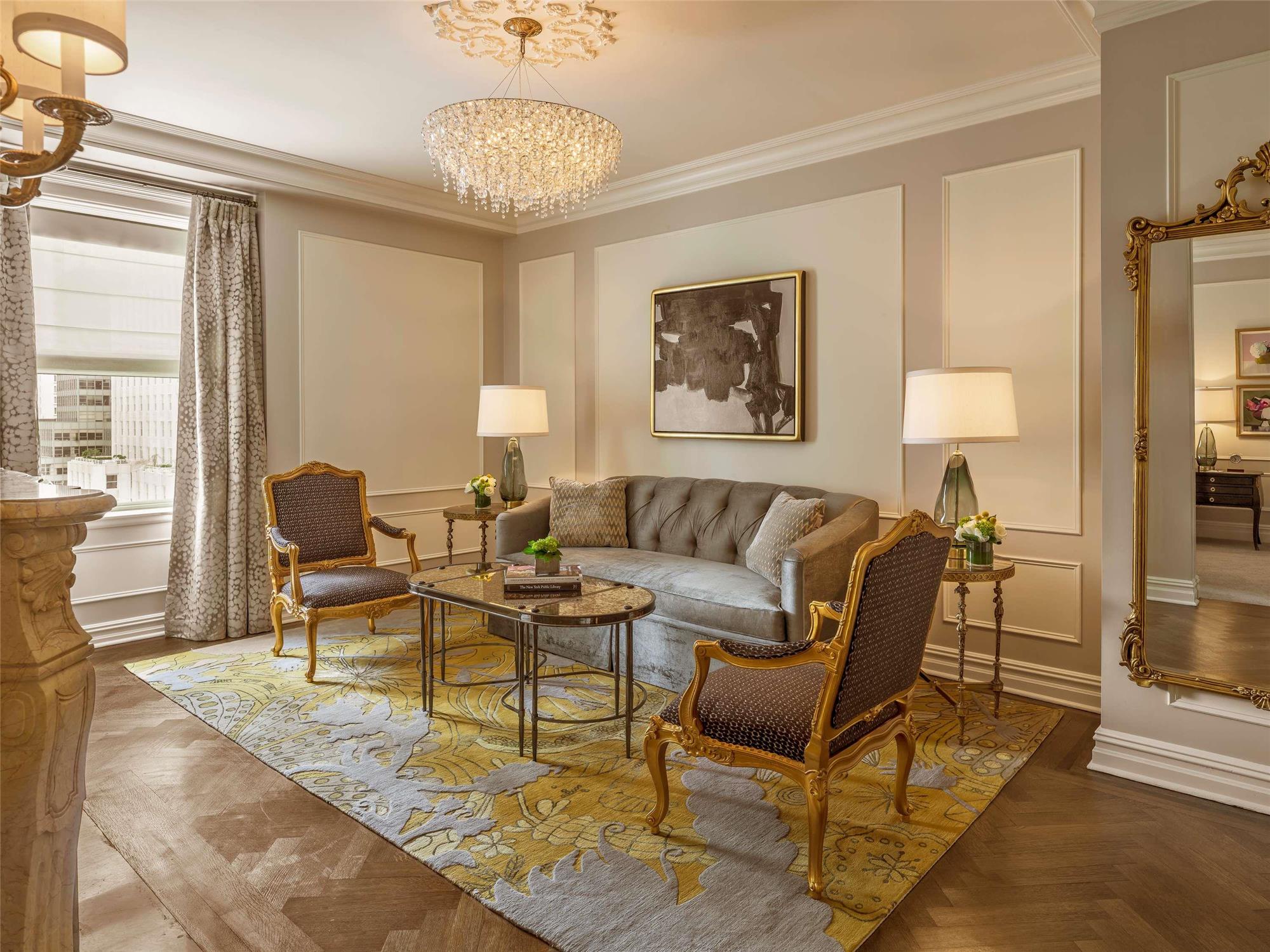 PULITZER FIFTH AVE SUITE Roll-in Shower 