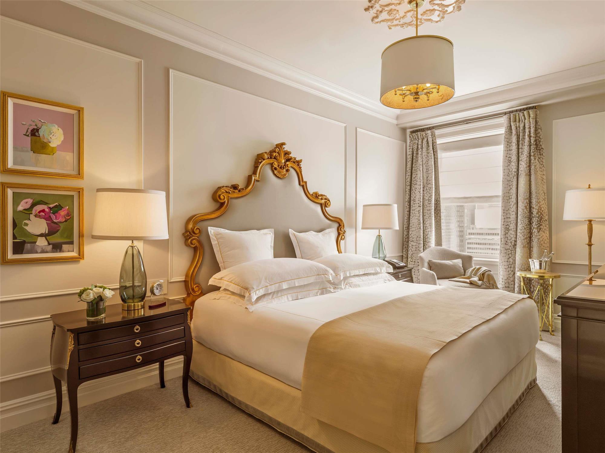 PULITZER FIFTH AVE SUITE Roll-in Shower 