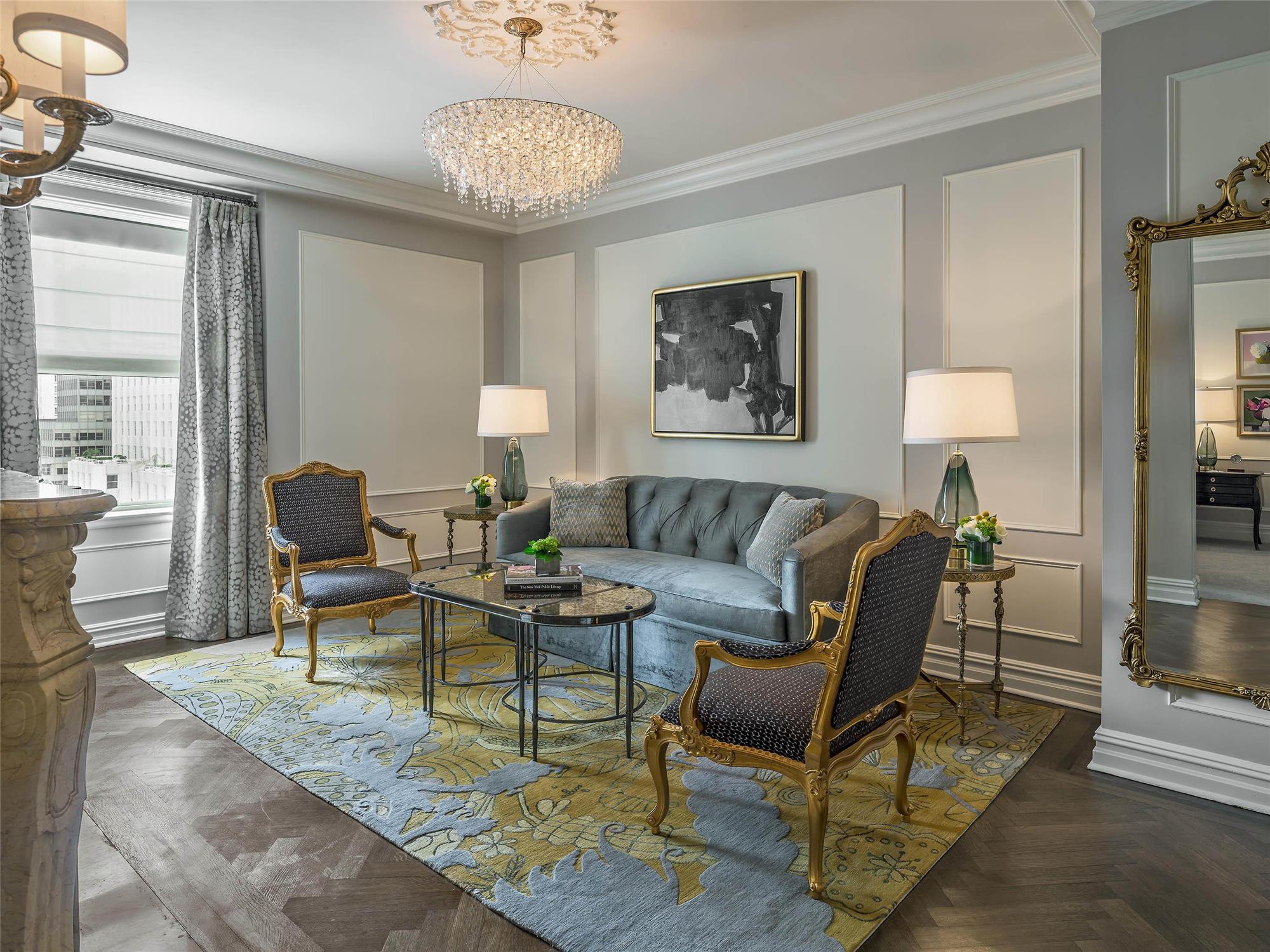 PULITZER FIFTH AVE SUITE Roll-in Shower 