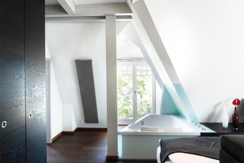 Maisonette suite with sea view and balcony