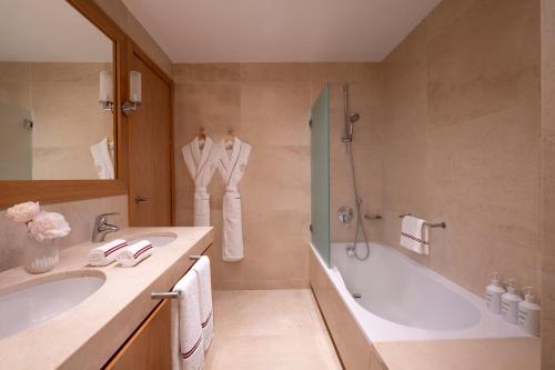 Residence Premium Two-Bedroom (2 Adults +3 Childrens)