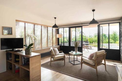 Suite with Garden View