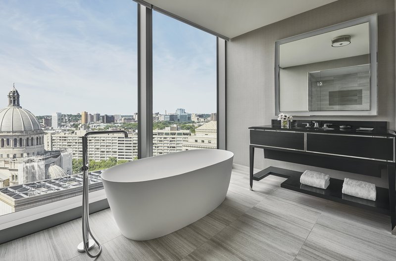Back Bay Corner Accessible Suite