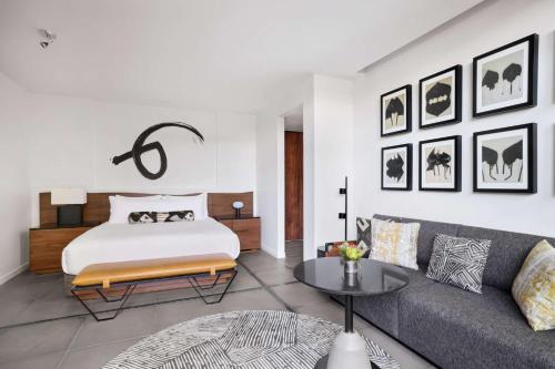 Deluxe King Suite