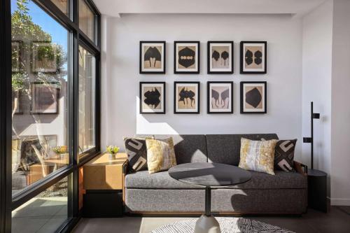 Deluxe King Suite
