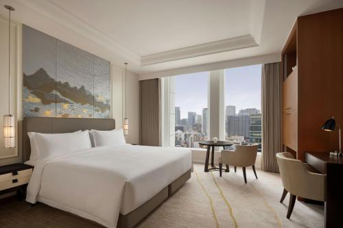 Deluxe King Room with City View