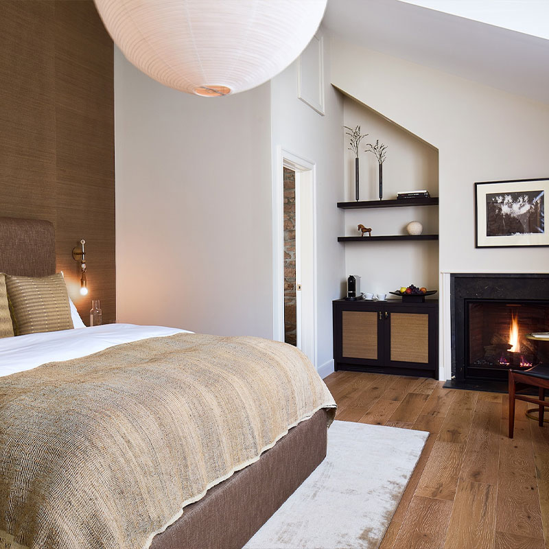 Deluxe Room with Fireplace & Soaking Tub