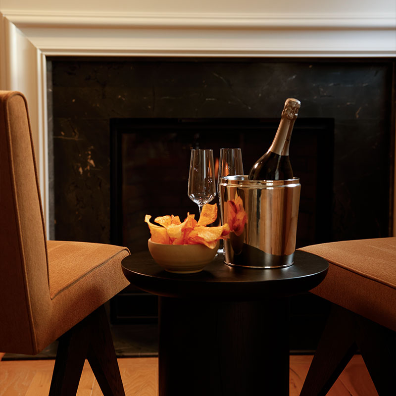 Deluxe Room with Fireplace & Soaking Tub