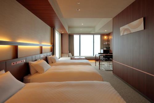 Deluxe Triple Room - High Floor - Non-Smoking