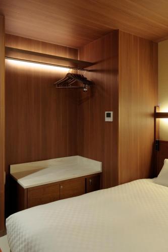 Deluxe Triple Room - High Floor - Non-Smoking