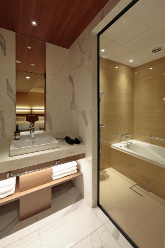 Deluxe Triple Room with Sofa Bed - High Floor - Non-Smoking