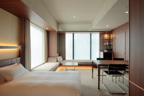 Deluxe Triple Room with Sofa Bed - High Floor - Non-Smoking