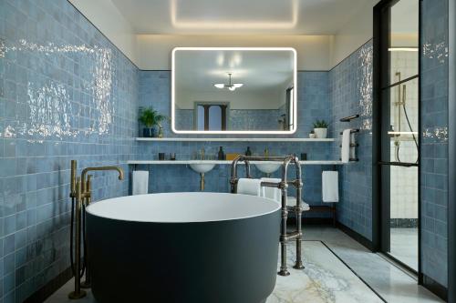 Courtyard Terrace Suite
