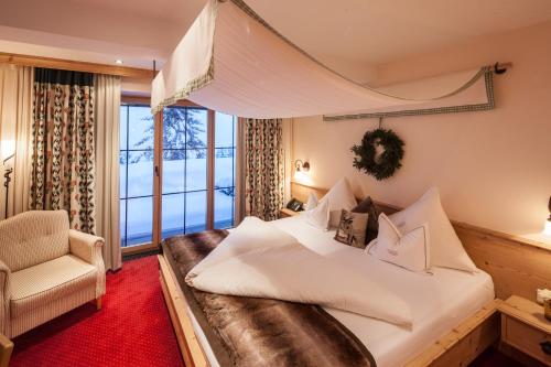 Family Suite (2 Adults + 2 Children)