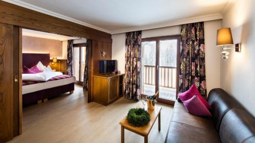 Family Suite (2 Adults + 2 Children)