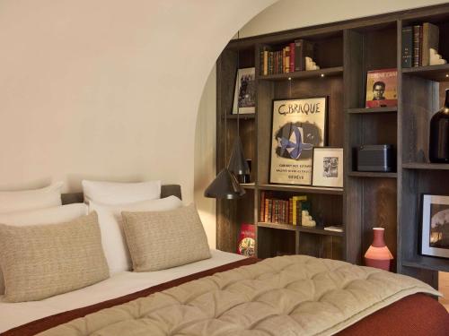 Royal Suite with Balcony and River View